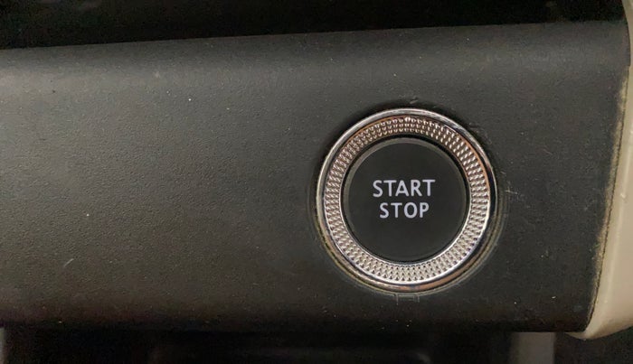 2020 Renault TRIBER RXZ AMT, Petrol, Automatic, 33,241 km, Keyless Start/ Stop Button