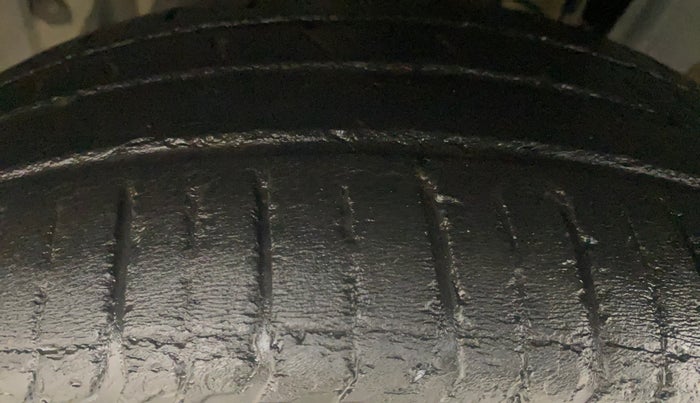 2020 Renault TRIBER RXZ AMT, Petrol, Automatic, 33,241 km, Left Front Tyre Tread