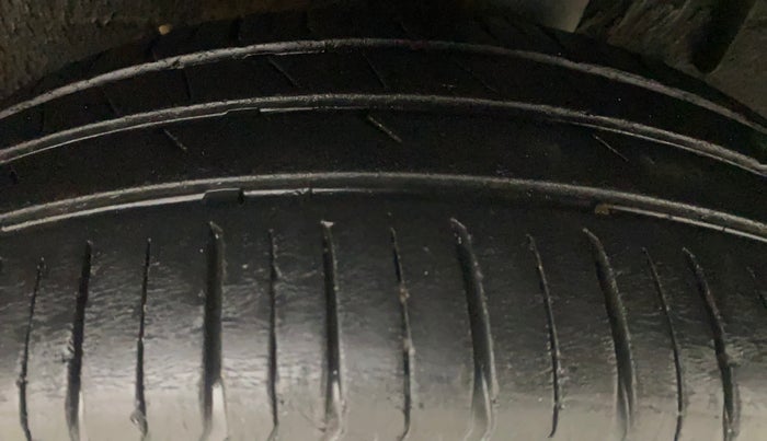 2020 Renault TRIBER RXZ AMT, Petrol, Automatic, 33,241 km, Left Rear Tyre Tread