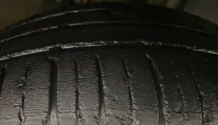 2020 Renault TRIBER RXZ AMT, Petrol, Automatic, 33,241 km, Right Front Tyre Tread