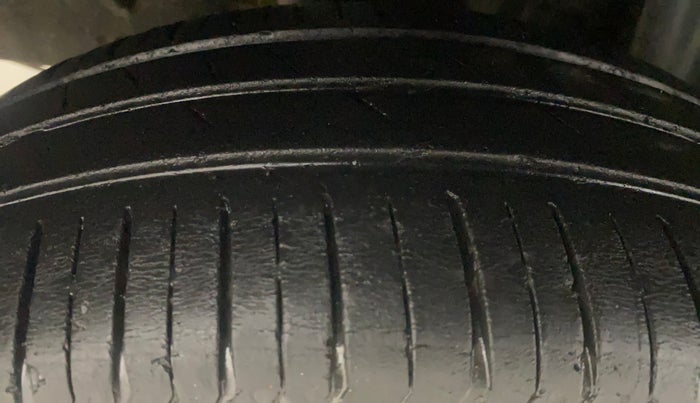 2020 Renault TRIBER RXZ AMT, Petrol, Automatic, 33,241 km, Right Rear Tyre Tread