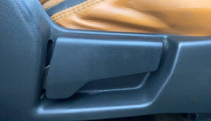 2020 Renault TRIBER RXZ AMT, Petrol, Automatic, 33,241 km, Driver Side Adjustment Panel