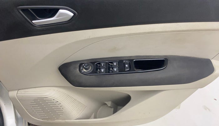 2020 Renault TRIBER RXZ AMT, Petrol, Automatic, 33,241 km, Driver Side Door Panels Control