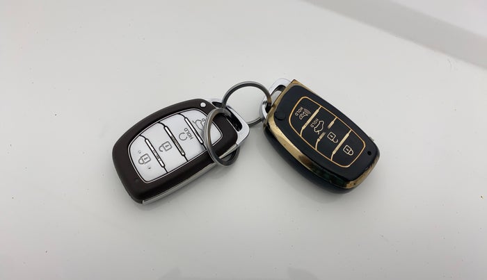 2022 Hyundai ALCAZAR PLATINUM(O) 7STR 1.5 AT, Diesel, Automatic, 55,307 km, Key Close Up