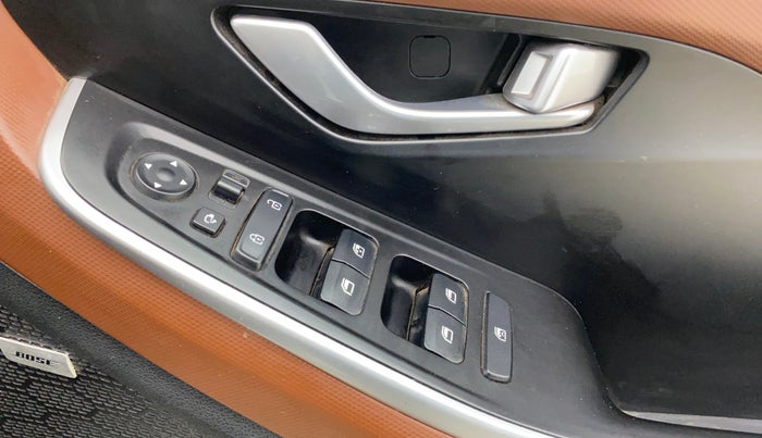 2022 Hyundai ALCAZAR PLATINUM(O) 7STR 1.5 AT, Diesel, Automatic, 55,307 km, Driver Side Door Panels Control