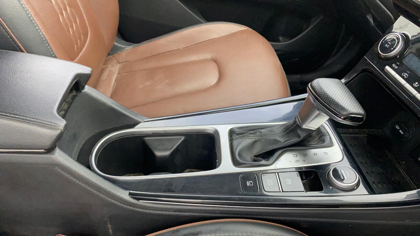 2022 Hyundai ALCAZAR PLATINUM(O) 7STR 1.5 AT, Diesel, Automatic, 55,324 km, Gear Lever