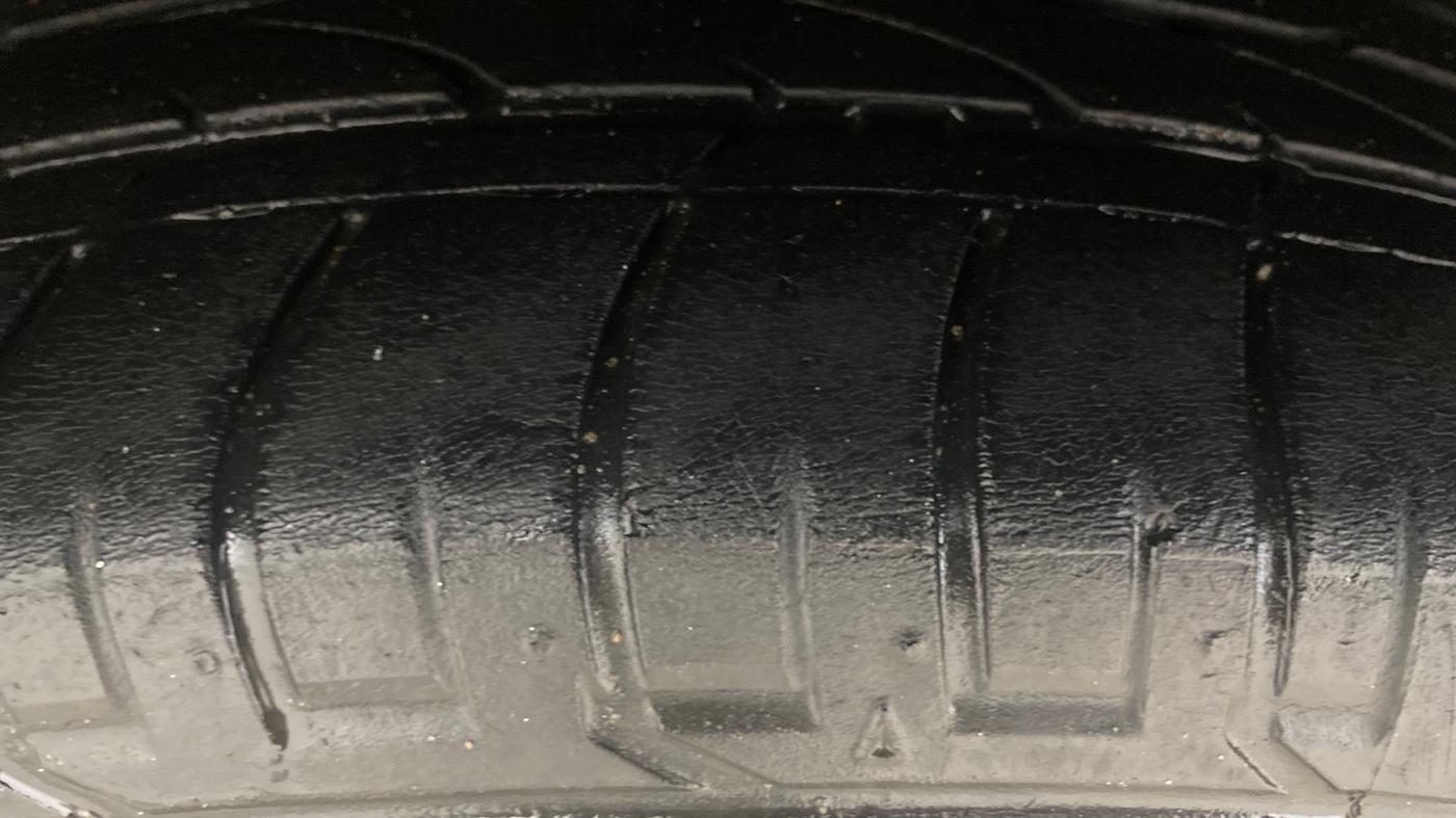 2017 Hyundai Creta SX PLUS AT 1.6 PETROL, Petrol, Automatic, 1,27,777 km, Right Rear Tyre Tread