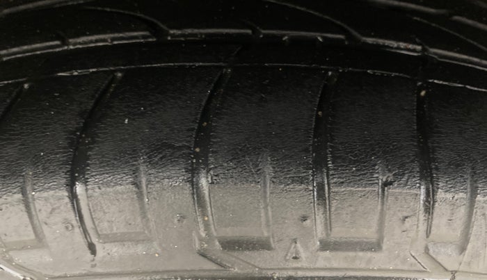 2017 Hyundai Creta SX PLUS AT 1.6 DIESEL, Diesel, Automatic, 1,27,708 km, Right Rear Tyre Tread