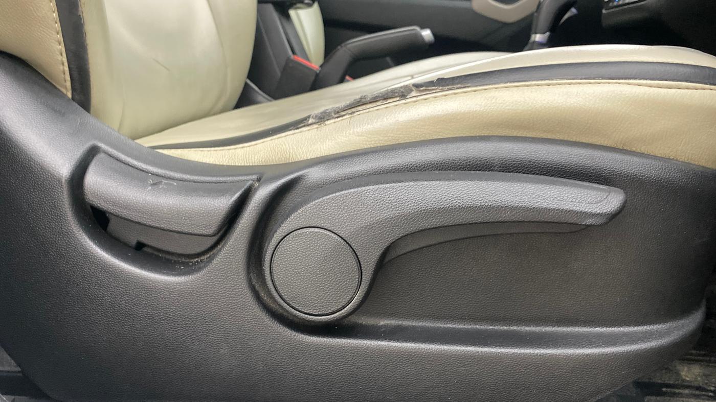 2017 Hyundai Creta SX PLUS AT 1.6 PETROL, Petrol, Automatic, 1,27,777 km, Driver Side Adjustment Panel