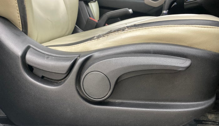 2017 Hyundai Creta SX PLUS AT 1.6 DIESEL, Diesel, Automatic, 1,27,708 km, Driver Side Adjustment Panel