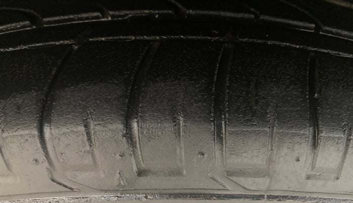 2017 Hyundai Creta SX PLUS AT 1.6 DIESEL, Diesel, Automatic, 1,27,708 km, Left Front Tyre Tread