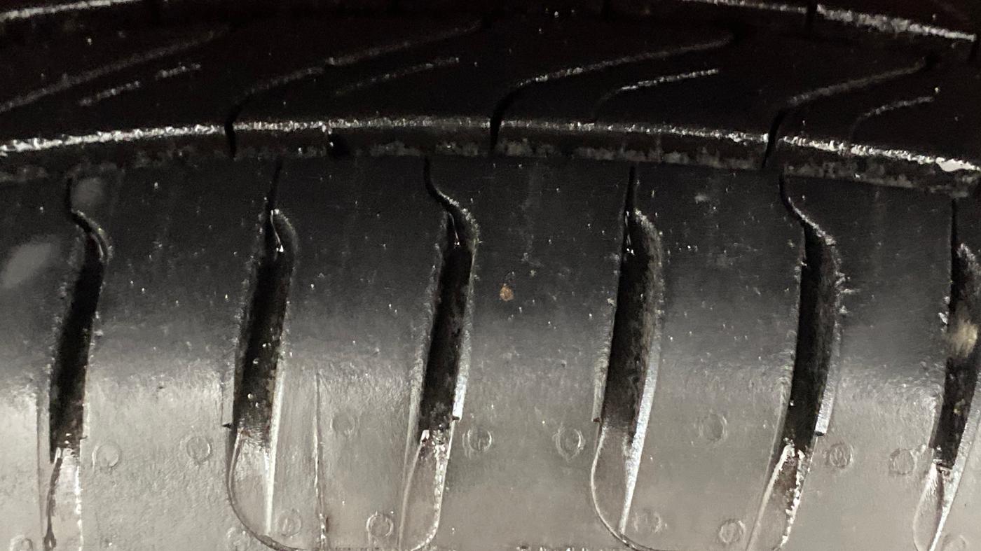 2017 Maruti Dzire ZDI, Diesel, Manual, 79,469 km, Left Front Tyre Tread