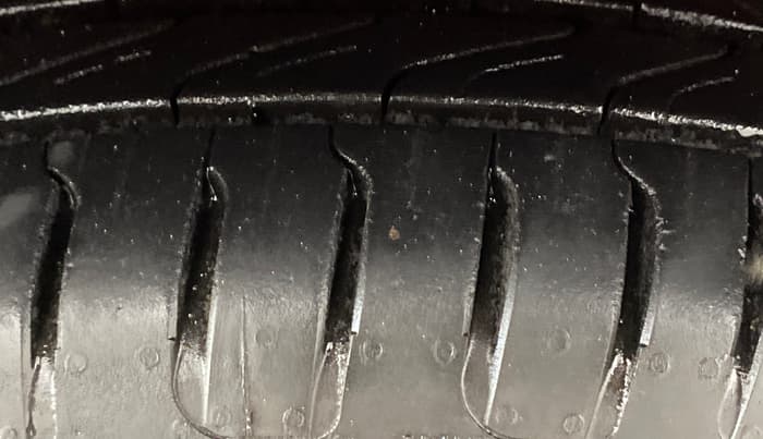 2017 Maruti Dzire ZDI, Diesel, Manual, 79,469 km, Left Front Tyre Tread