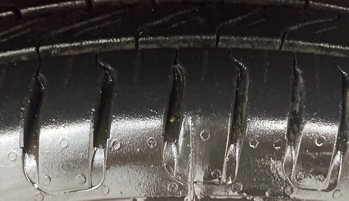 2017 Maruti Dzire ZDI, Diesel, Manual, 79,469 km, Right Front Tyre Tread