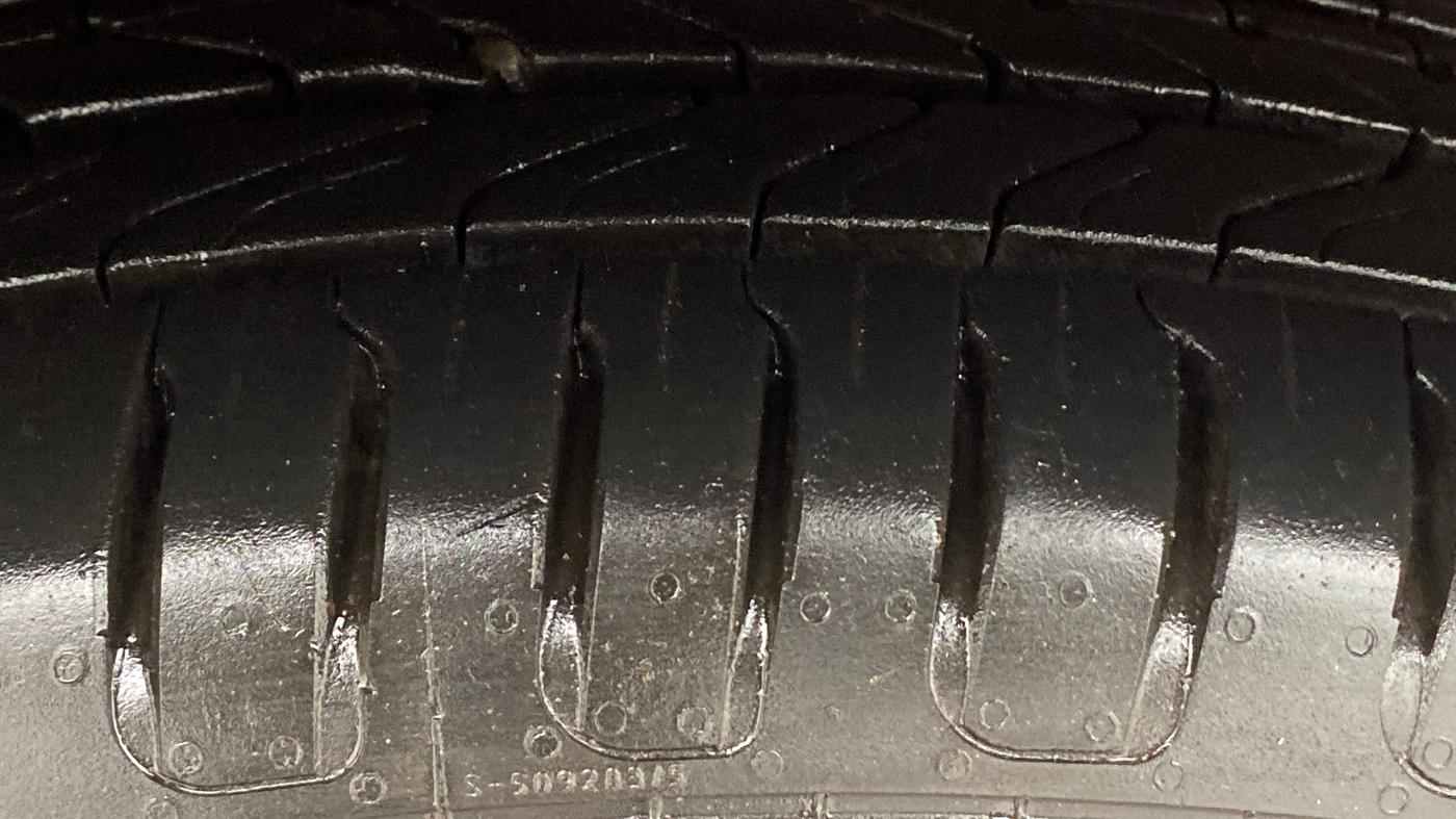 2017 Maruti Dzire ZDI, Diesel, Manual, 79,469 km, Right Rear Tyre Tread