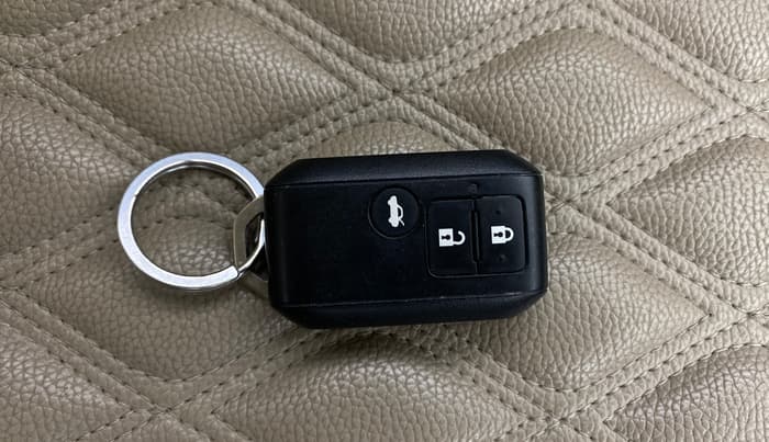 2017 Maruti Dzire ZDI, Diesel, Manual, 79,469 km, Key Close Up