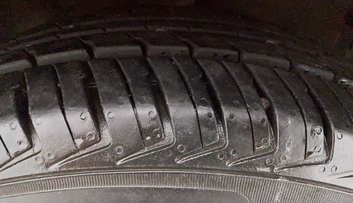 2010 Hyundai i10 SPORTZ 1.2 KAPPA2, Petrol, Manual, 40,952 km, Left Front Tyre Tread