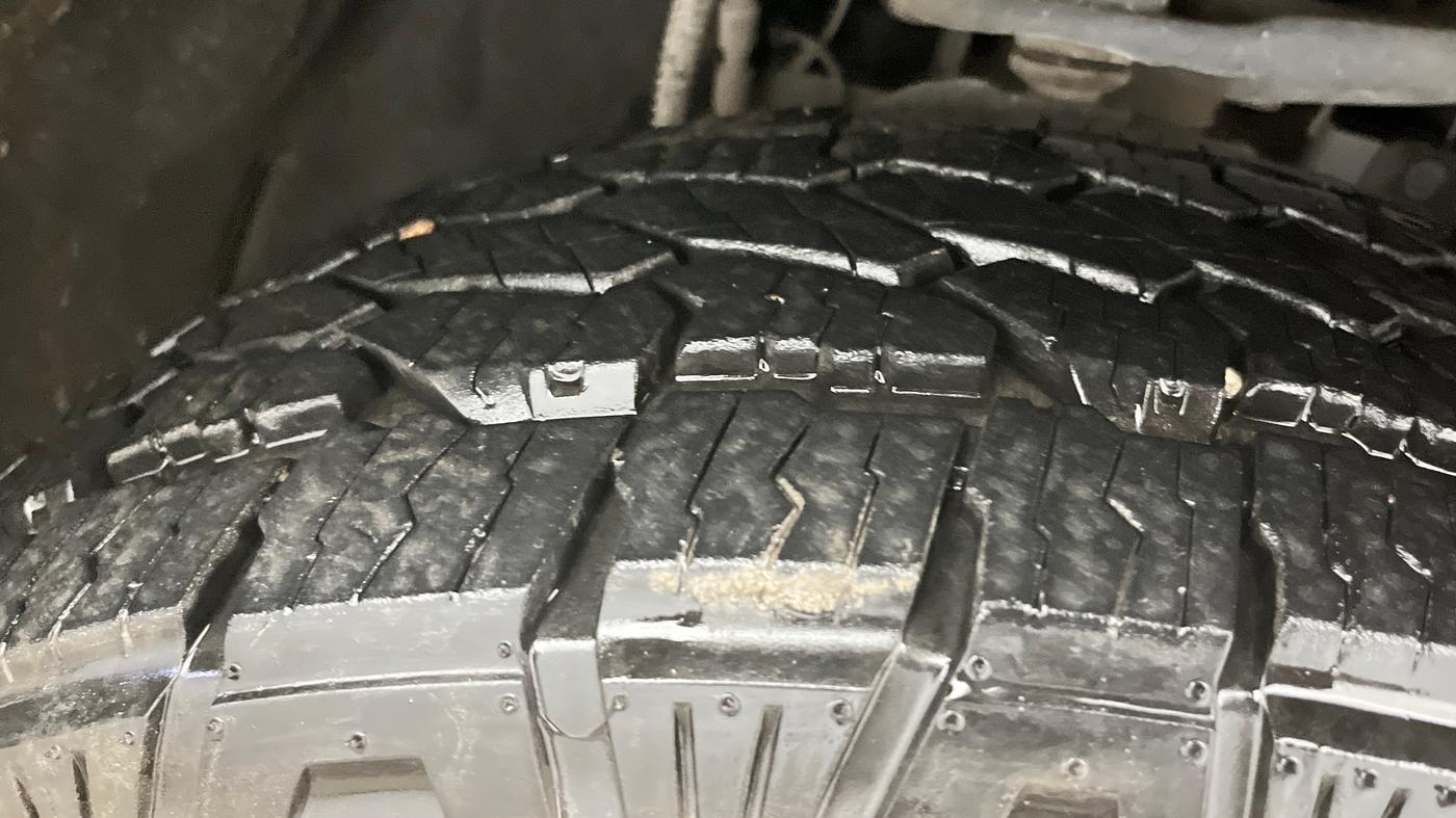 2023 Mahindra SCORPIO-N Z8 L DIESEL AT 2WD 6 STR, Diesel, Automatic, 1,18,649 km, Right Front Tyre Tread