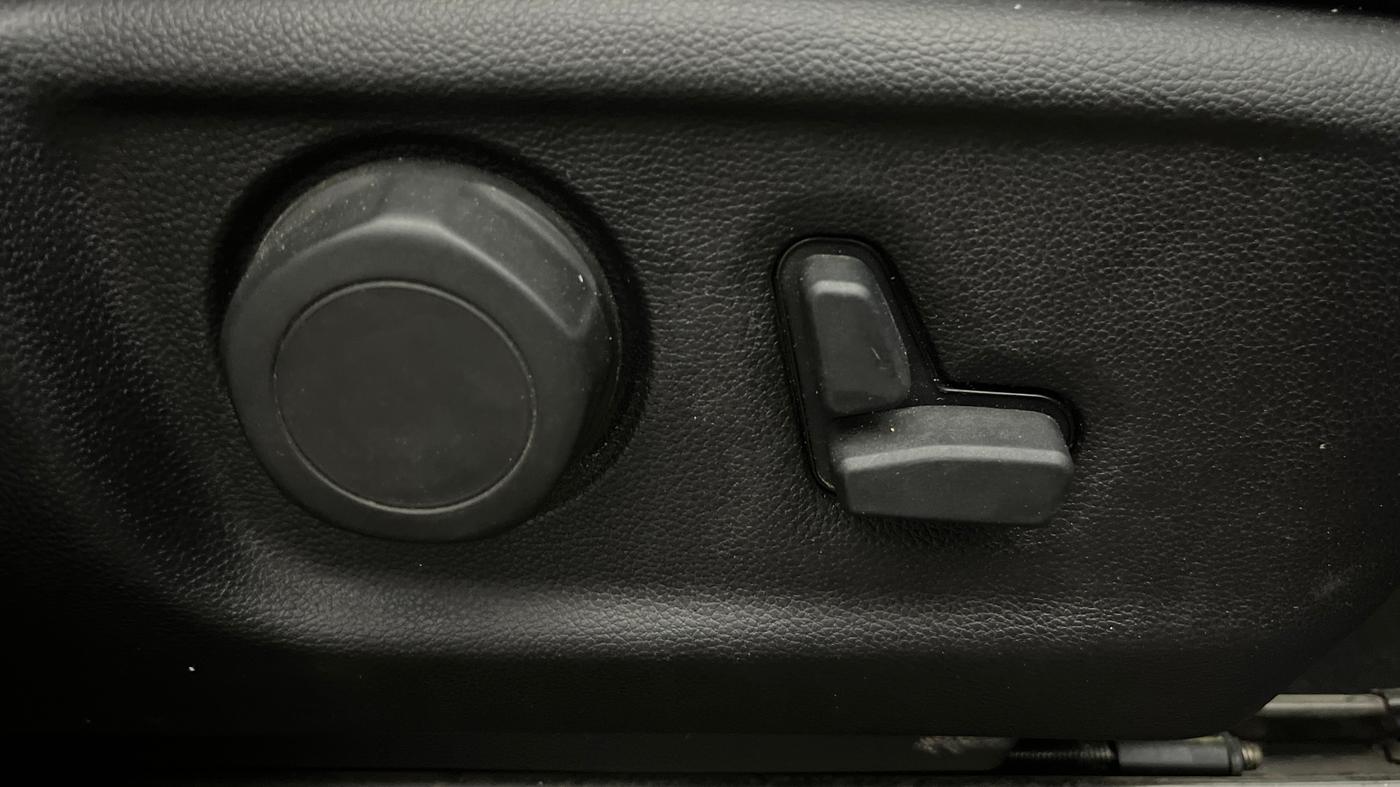 2023 Mahindra SCORPIO-N Z8 L DIESEL AT 2WD 6 STR, Diesel, Automatic, 1,18,649 km, Driver Side Adjustment Panel