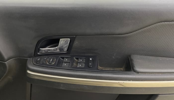2017 Tata Hexa XTA 4X2 7 STR, Diesel, Automatic, 1,28,376 km, Driver Side Door Panels Control