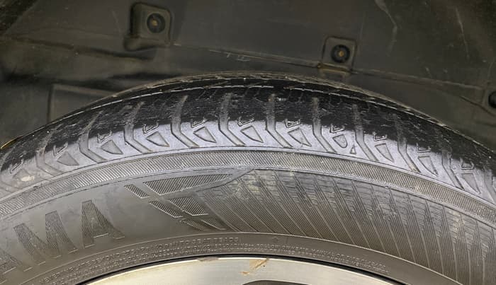 2017 Tata Hexa XTA 4X2 7 STR, Diesel, Automatic, 1,28,376 km, Right Rear Tyre Tread