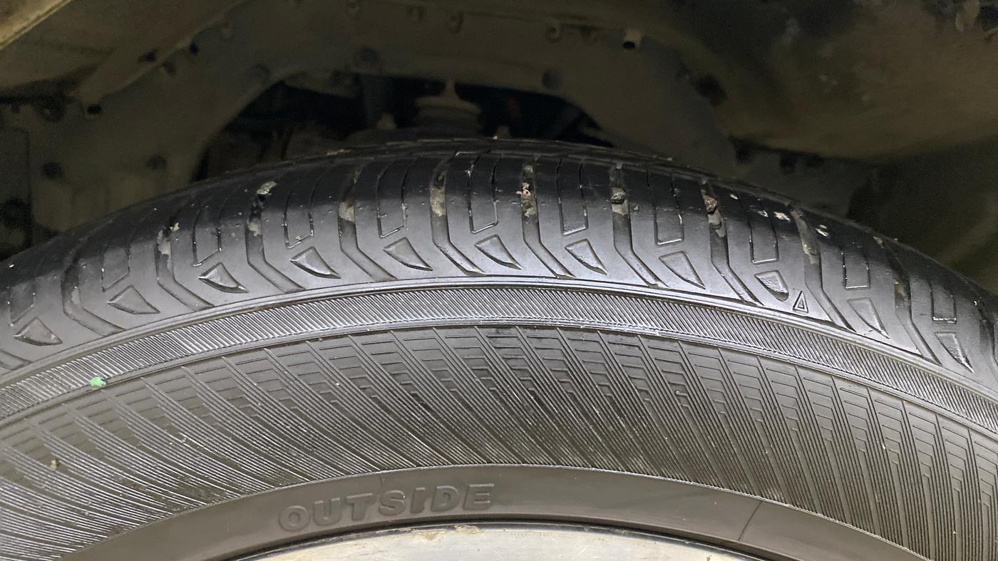 2017 Tata Hexa XTA 4X2 7 STR, Diesel, Automatic, 1,28,376 km, Left Front Tyre Tread