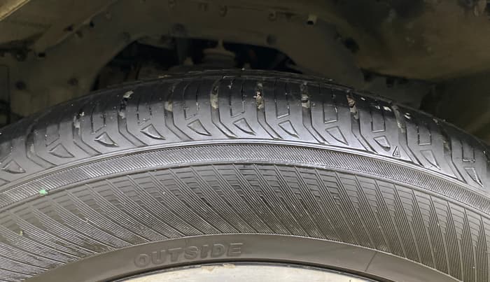 2017 Tata Hexa XTA 4X2 7 STR, Diesel, Automatic, 1,28,376 km, Left Front Tyre Tread
