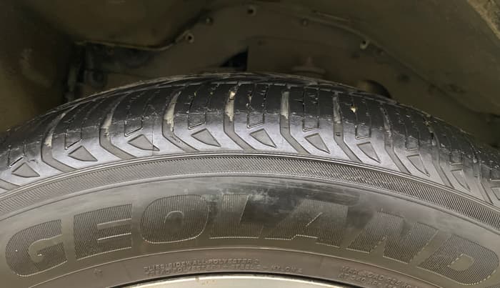 2017 Tata Hexa XTA 4X2 7 STR, Diesel, Automatic, 1,28,376 km, Right Front Tyre Tread