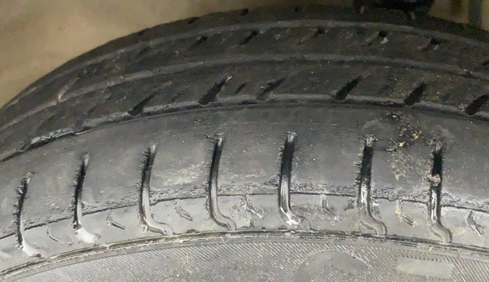 2011 Maruti Zen Estilo LXI CNG, CNG, Manual, 75,449 km, Left Front Tyre Tread