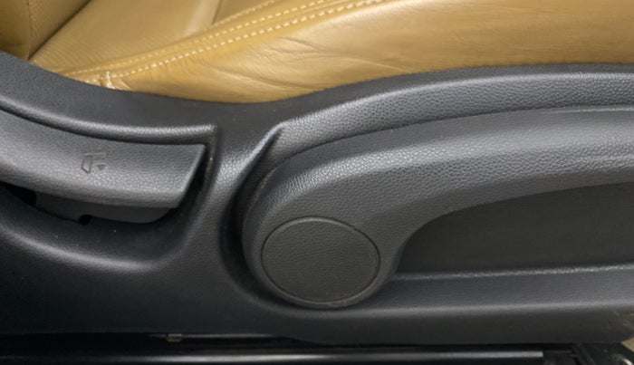 2018 Hyundai i20 Active 1.2 SX, Petrol, Manual, 49,092 km, Driver Side Adjustment Panel