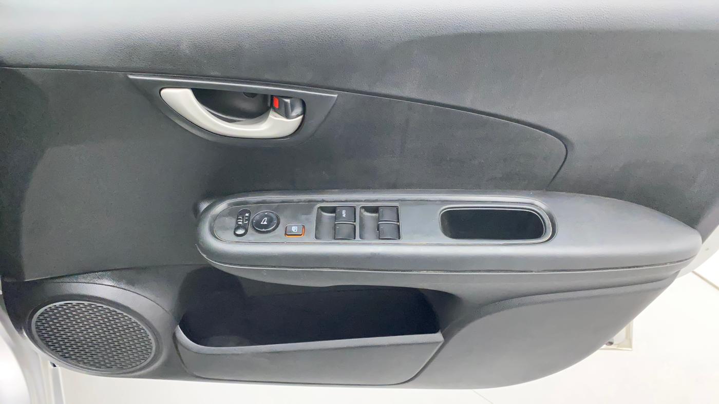 2016 Honda Brio VX MT, Petrol, Manual, 1,01,291 km, Driver Side Door Panels Control