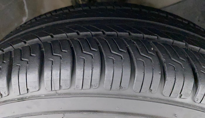 2016 Honda Brio VX MT, Petrol, Manual, 1,01,291 km, Right Front Tyre Tread
