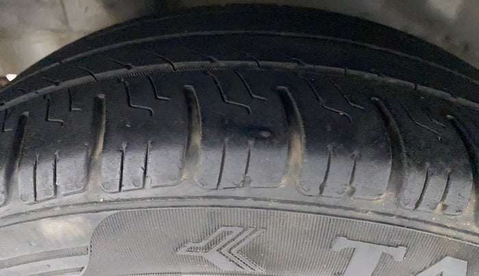 2016 Honda Brio VX MT, Petrol, Manual, 1,01,291 km, Right Rear Tyre Tread