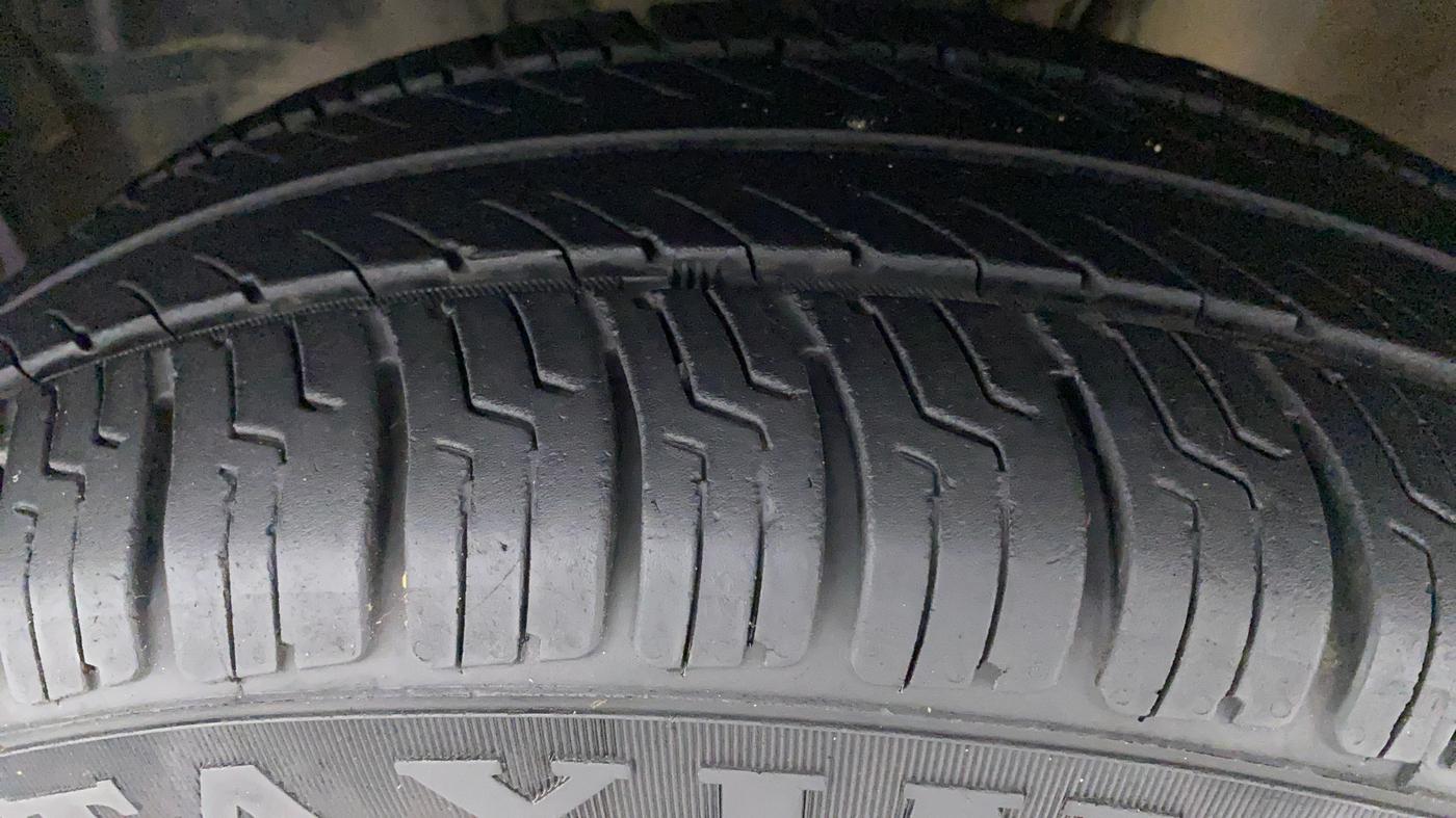 2016 Honda Brio VX MT, Petrol, Manual, 1,01,291 km, Left Front Tyre Tread