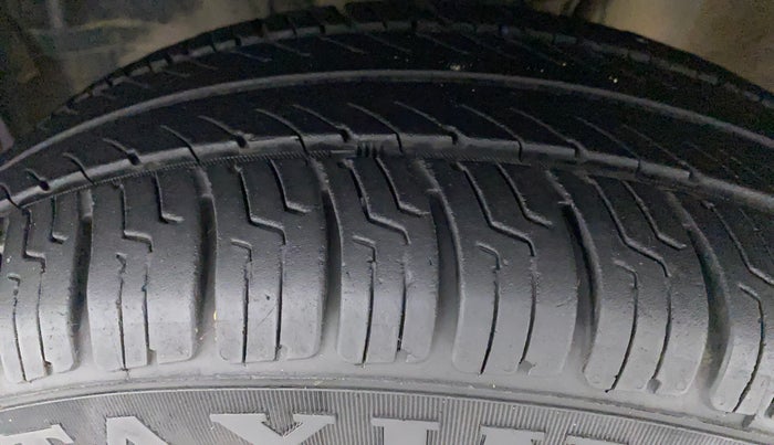 2016 Honda Brio VX MT, Petrol, Manual, 1,01,291 km, Left Front Tyre Tread