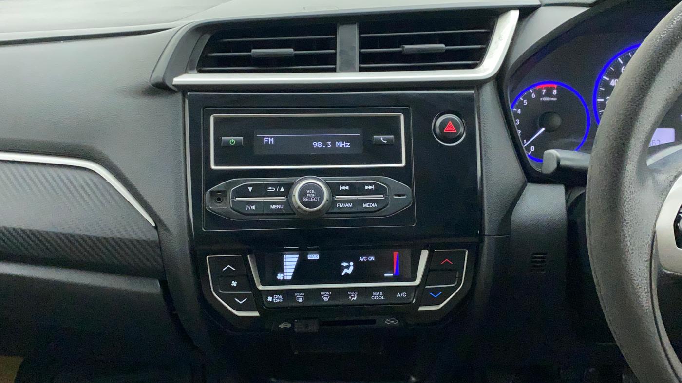 2016 Honda Brio VX MT, Petrol, Manual, 1,01,291 km, Air Conditioner