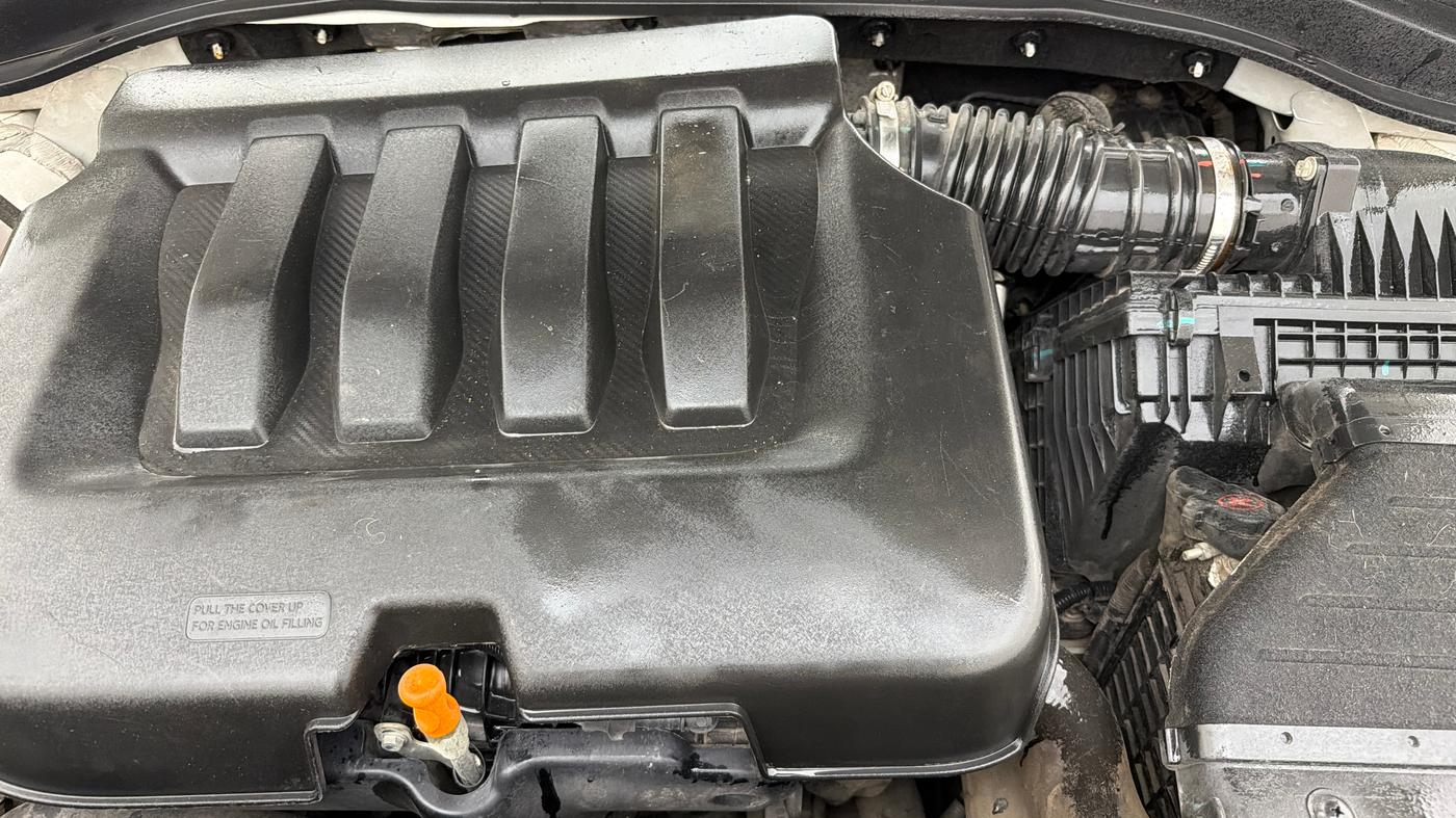 2022 Mahindra XUV700 AX 5 P MT 7 STR, Petrol, Manual, 40,573 km, Engine View