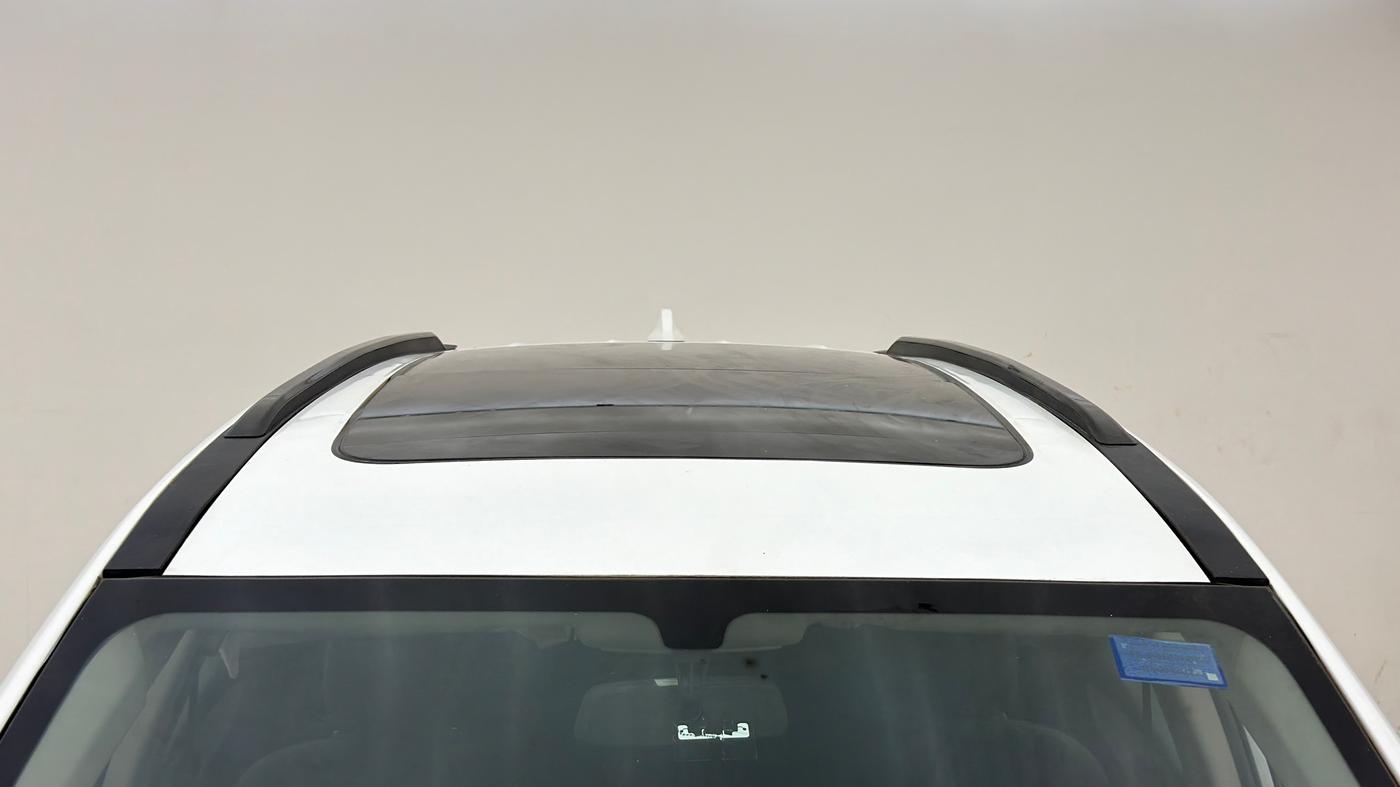 2022 Mahindra XUV700 AX 5 P MT 7 STR, Petrol, Manual, 40,573 km, Moonroof/ Sunroof