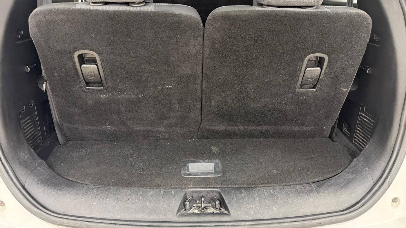 2022 Mahindra XUV700 AX 5 P MT 7 STR, Petrol, Manual, 40,573 km, Boot Inside