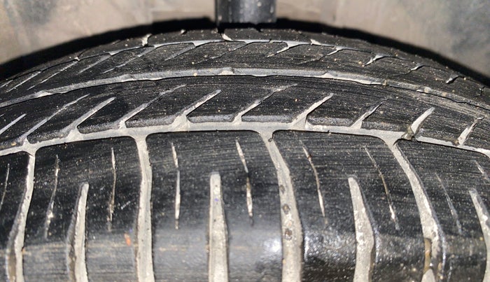 2017 Datsun Redi Go T (O), Petrol, Manual, 82,524 km, Right Front Tyre Tread