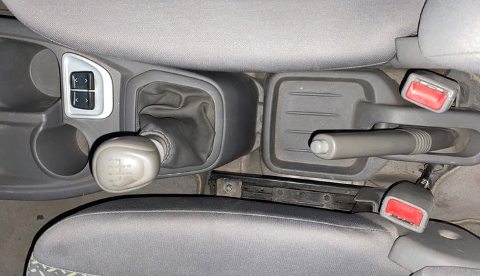 2017 Datsun Redi Go T (O), Petrol, Manual, 82,524 km, Gear Lever