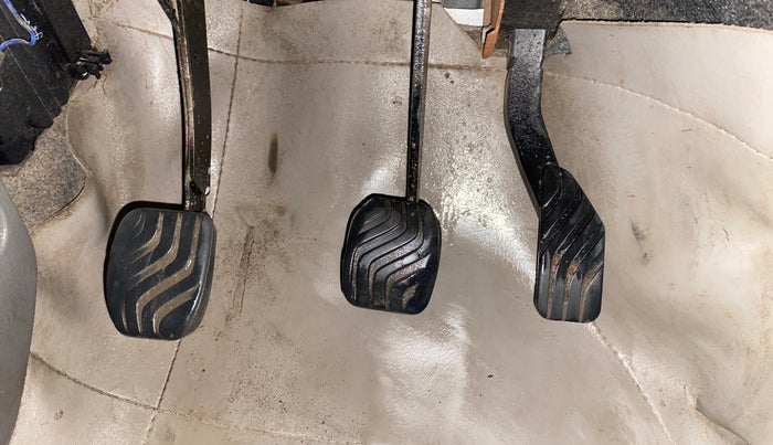 2017 Datsun Redi Go T (O), Petrol, Manual, 82,524 km, Pedals