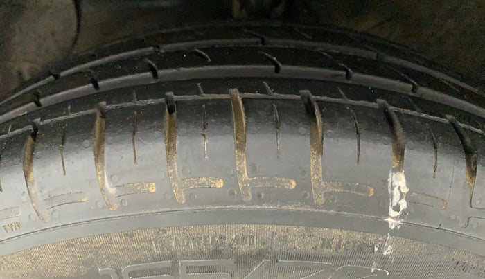 2021 Hyundai GRAND I10 NIOS SPORTZ 1.2 KAPPA VTVT CNG, CNG, Manual, 27,161 km, Left Front Tyre Tread