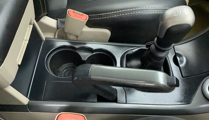 2018 Mahindra XUV500 W9, Diesel, Manual, 98,201 km, Gear Lever