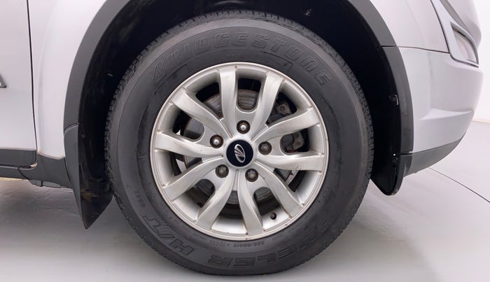 2018 Mahindra XUV500 W9, Diesel, Manual, 98,201 km, Right Front Wheel