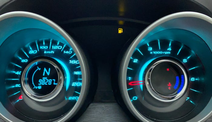 2018 Mahindra XUV500 W9, Diesel, Manual, 98,201 km, Odometer Image