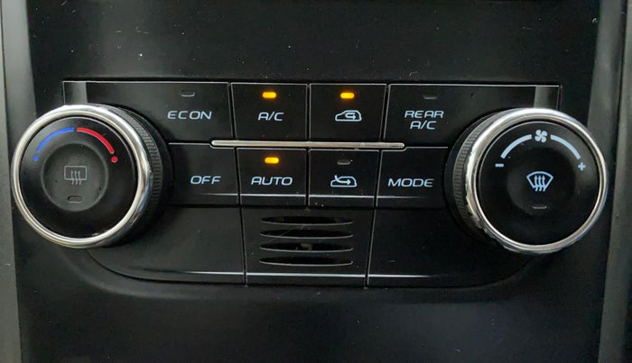 2018 Mahindra XUV500 W9, Diesel, Manual, 98,201 km, Automatic Climate Control