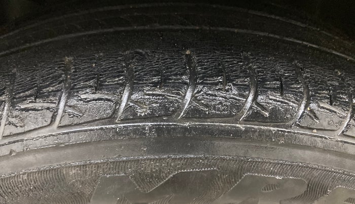 2015 Honda Mobilio 1.5L I-VTEC S, Petrol, Manual, 1,30,509 km, Left Front Tyre Tread