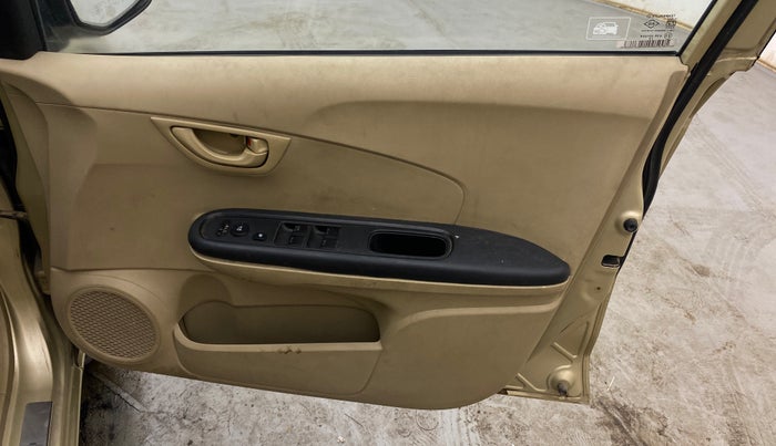 2015 Honda Mobilio 1.5L I-VTEC S, Petrol, Manual, 1,30,509 km, Driver Side Door Panels Control