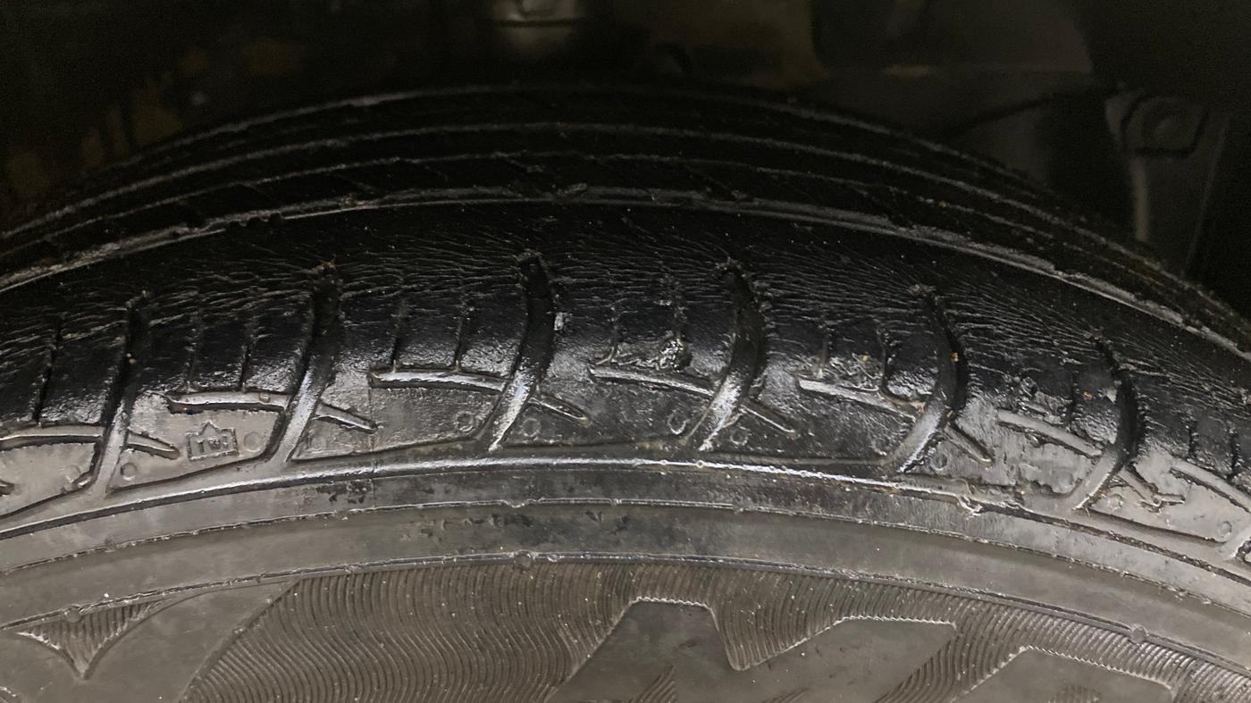 2015 Honda Mobilio 1.5L I-VTEC S, Petrol, Manual, 1,30,509 km, Right Front Tyre Tread